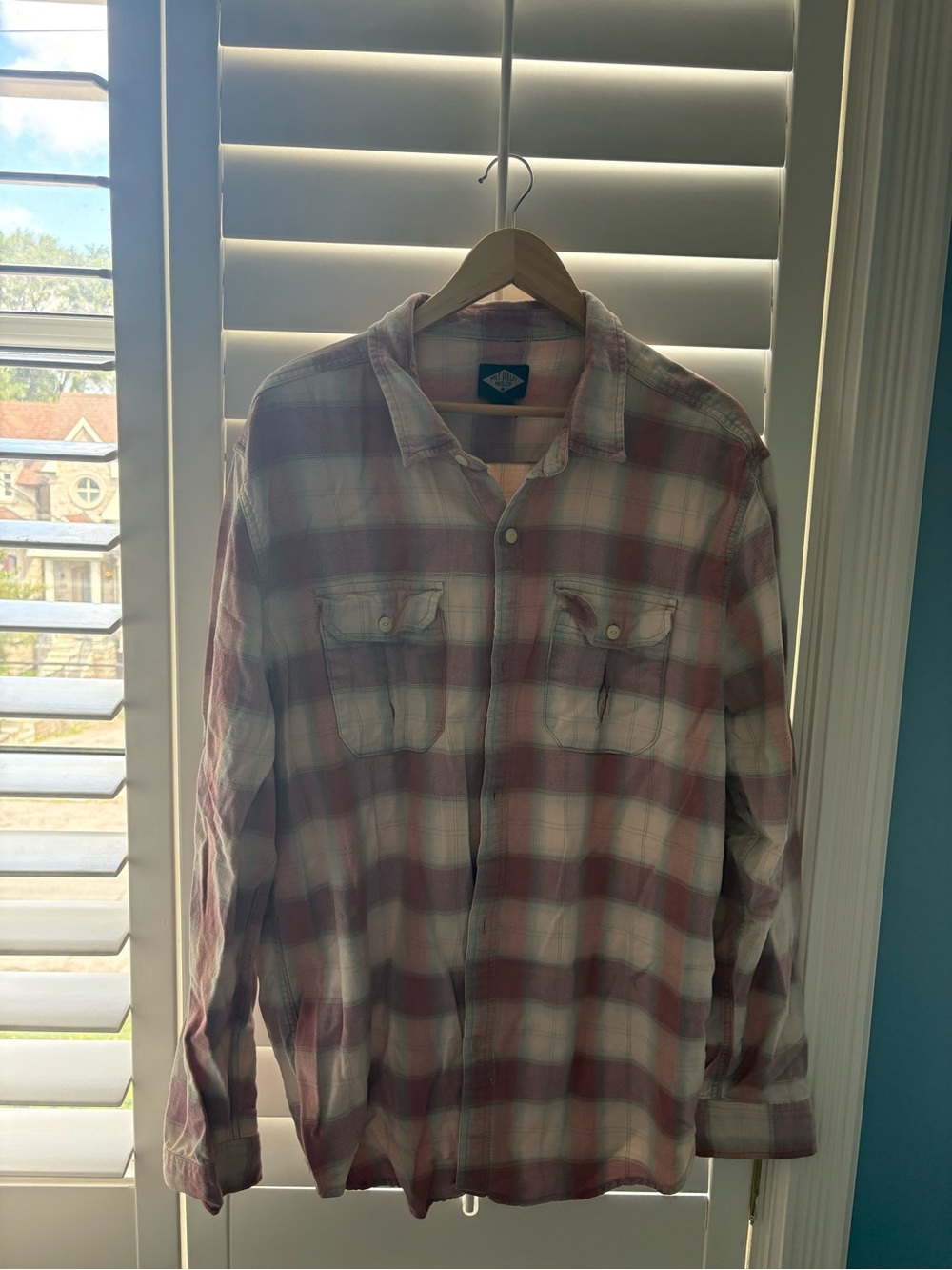 Men's Casual Plaid Button-Down Shirt in Pink and White